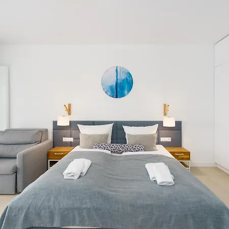 Apartment Aquamarina Prima Deluxe With Sea View By Renters *