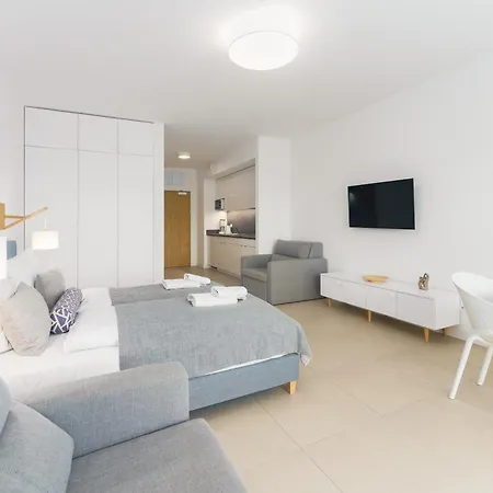 Aquamarina Prima Deluxe With Sea View By Renters Apartment