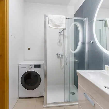 Apartment Aquamarina Prima Deluxe With Sea View By Renters