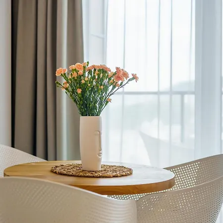 Aquamarina Prima Deluxe With Sea View By Renters Apartment