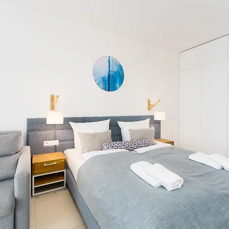 Aquamarina Prima Deluxe With Sea View By Renters Apartment *